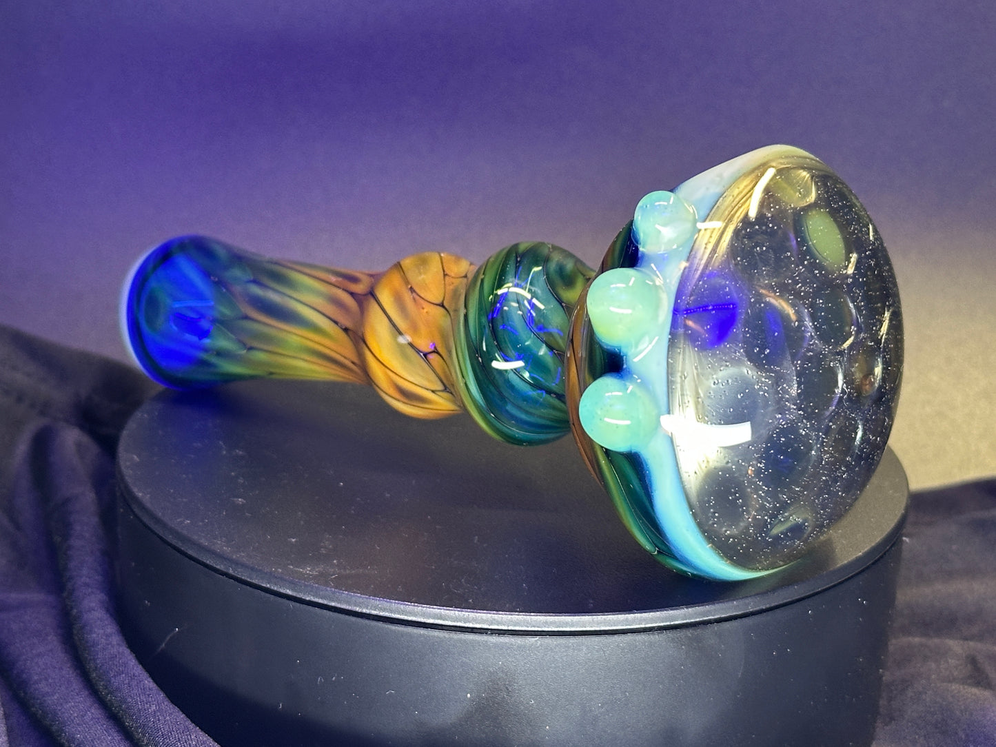 Fume on cobalt scale pattern spoon with UV reactive honeycomb cap