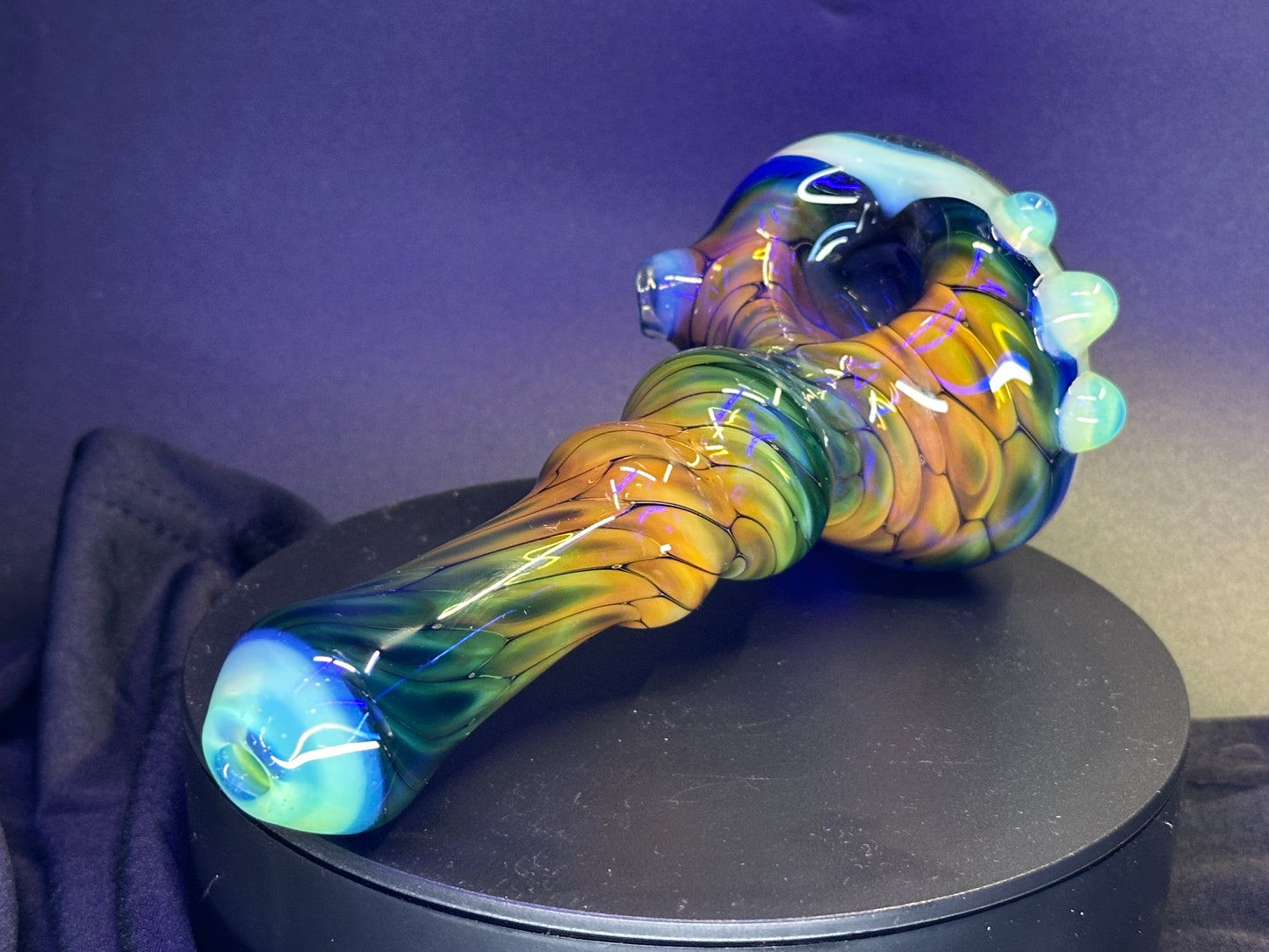 Fume on cobalt scale pattern spoon with UV reactive honeycomb cap